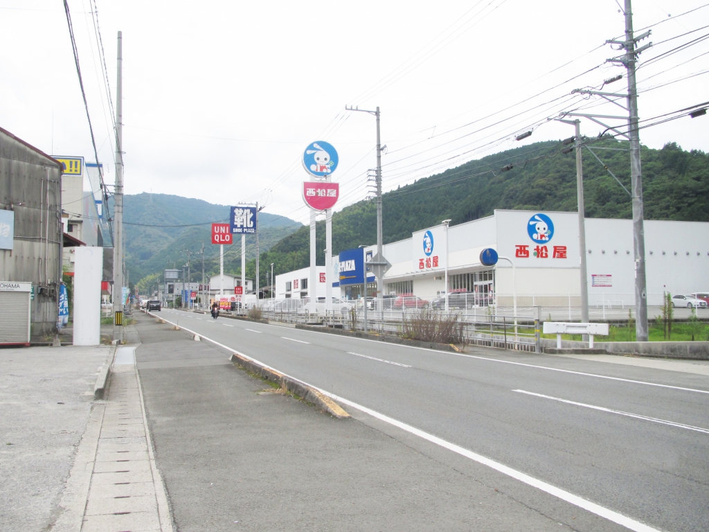 ユニクロ 宇和島店・シュープラザ 宇和島店・西松屋